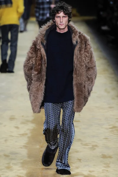Look 7